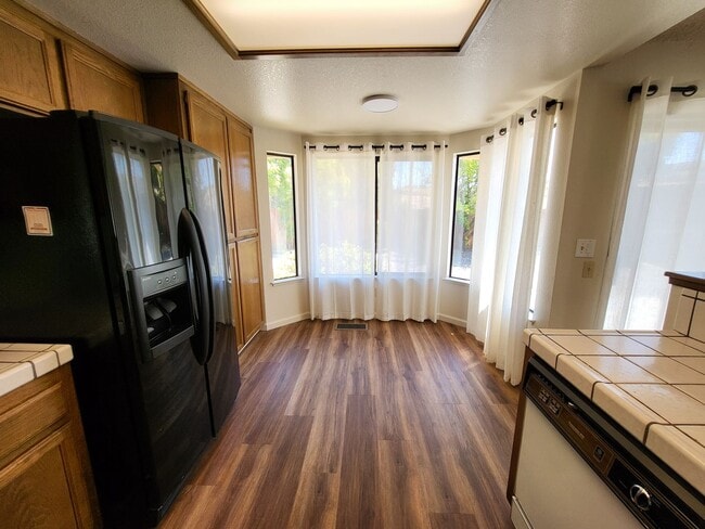 Building Photo - Two Story Home nestled in the Hills of Her...