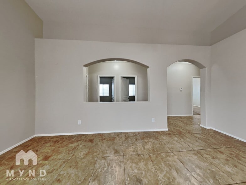 Building Photo - 6315 S 25th Dr