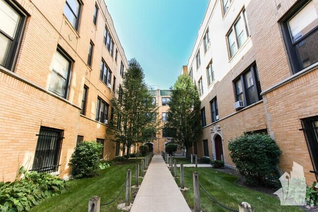 Building Photo - 1530 N Kedzie Ave