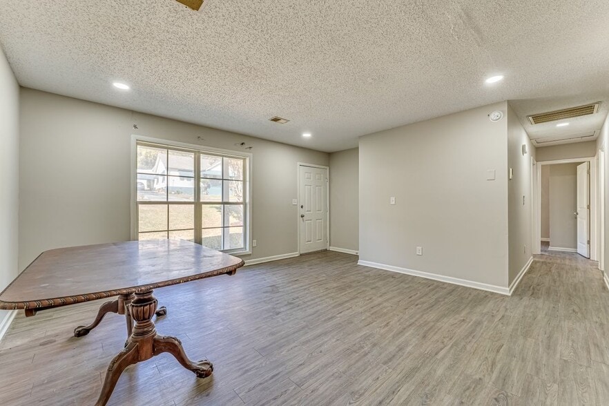 Building Photo - 283 E Hampton Ave