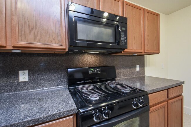 Building Photo - 5726 Silver Oak