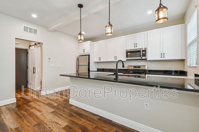 Building Photo - 325 15th Ave NE