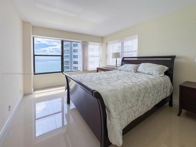 Building Photo - 3800 Galt Ocean Dr