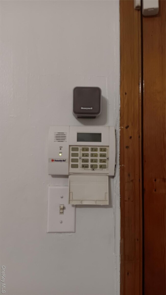 Building Photo - 1811 Wallace Ave