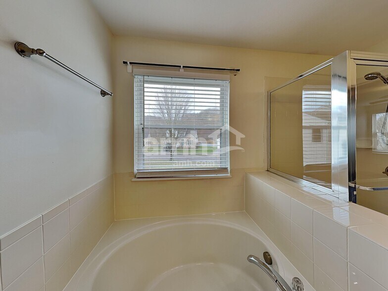 Building Photo - 1557 Pheasant Run Dr