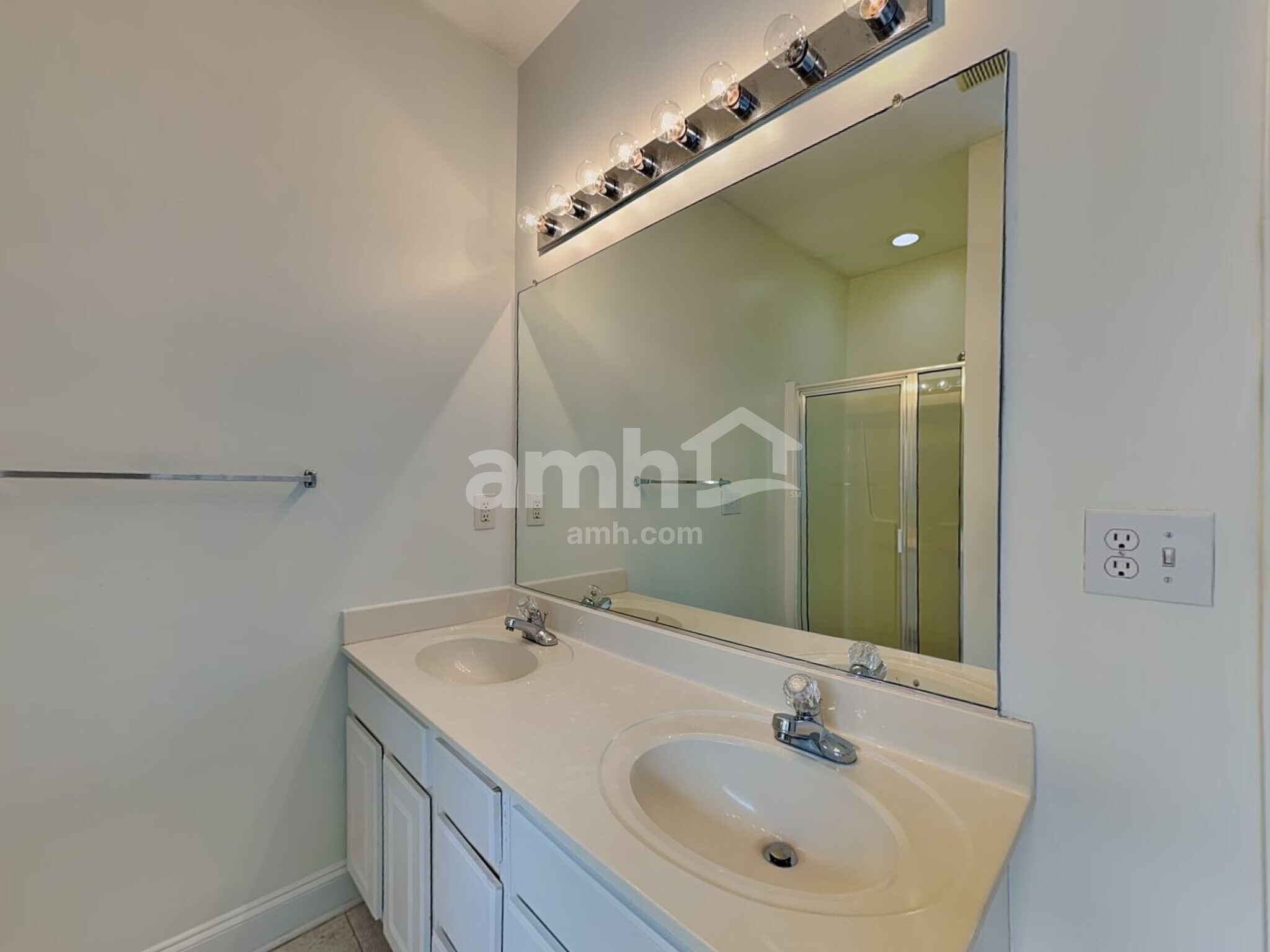 Building Photo - 10720 Cokesbury Ln