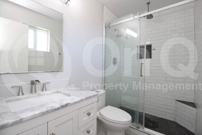 Building Photo - 537 E Laguna Dr