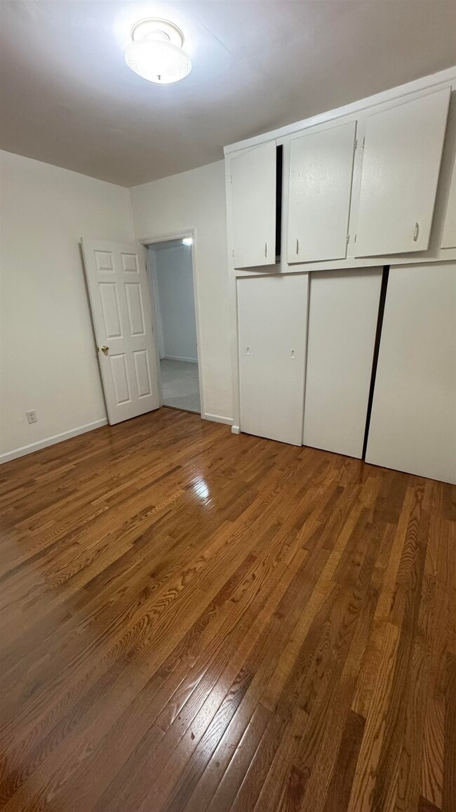 Building Photo - 89 W 21st St