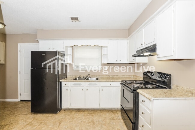 Building Photo - 3332 Clearbrook St