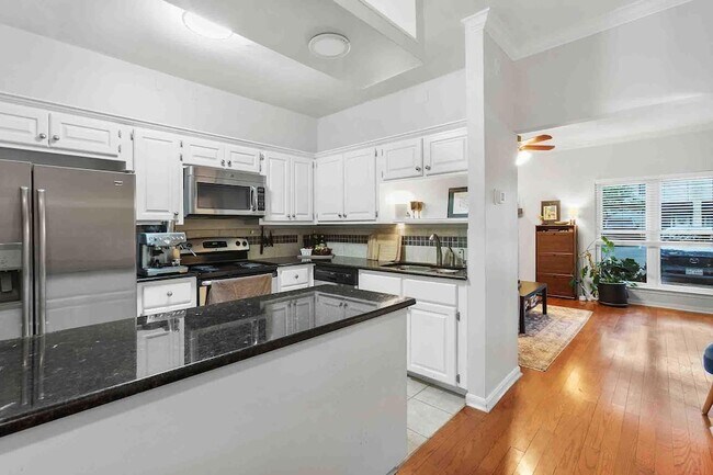 Building Photo - 1307 Kinney Ave