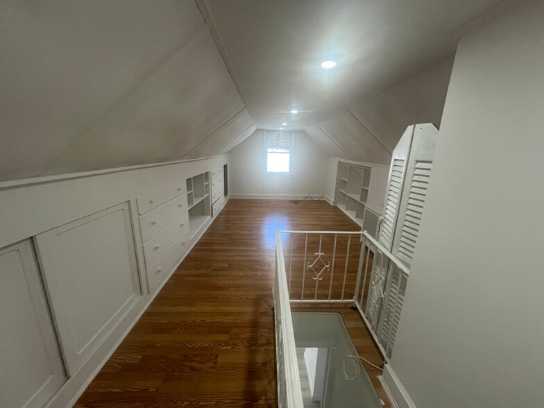 Building Photo - 86-27 239th St