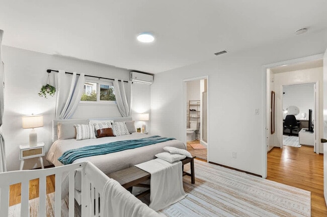 Building Photo - 4989 Randlett Dr