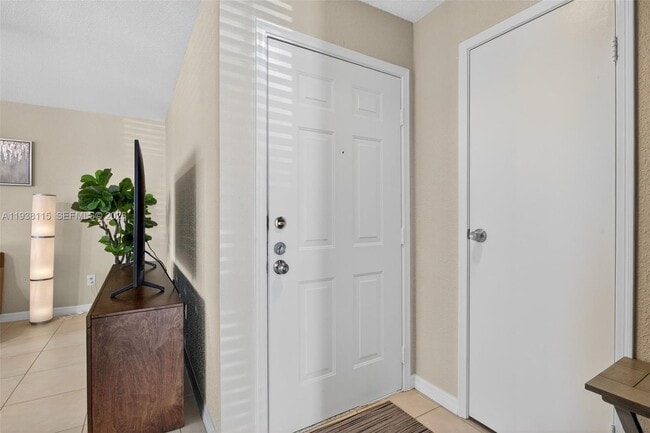 Building Photo - 777 Riverside Dr