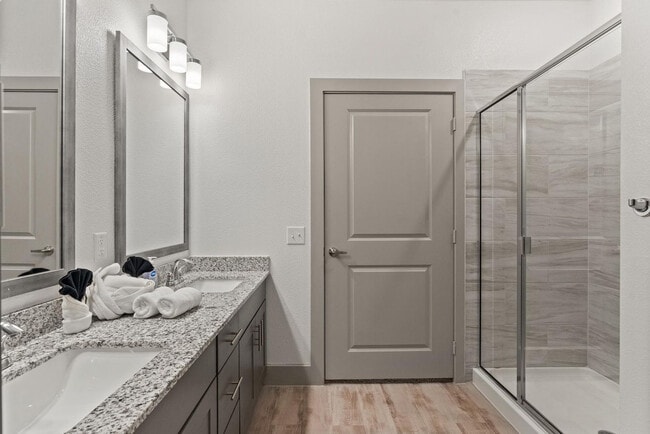 Building Photo - 12100 1/2 Ferrystone Glen Dr