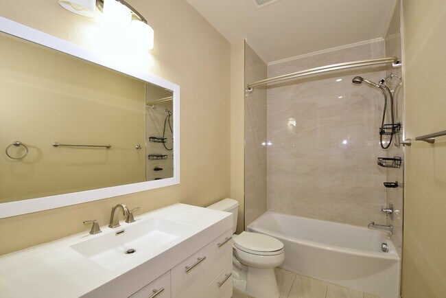 Building Photo - 1Attached Car Garage | 2Bed | 2Bath