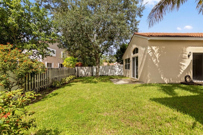 Building Photo - 15250 SW 49th Ct
