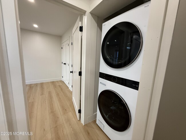 Building Photo - 1217 Ocean Ave N