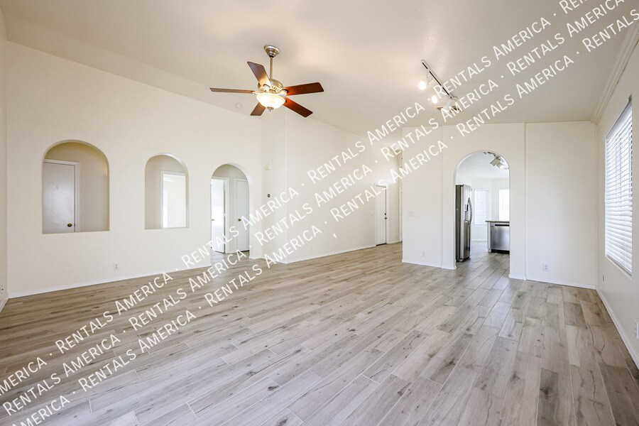 Building Photo - 2454 E Orchid Ln
