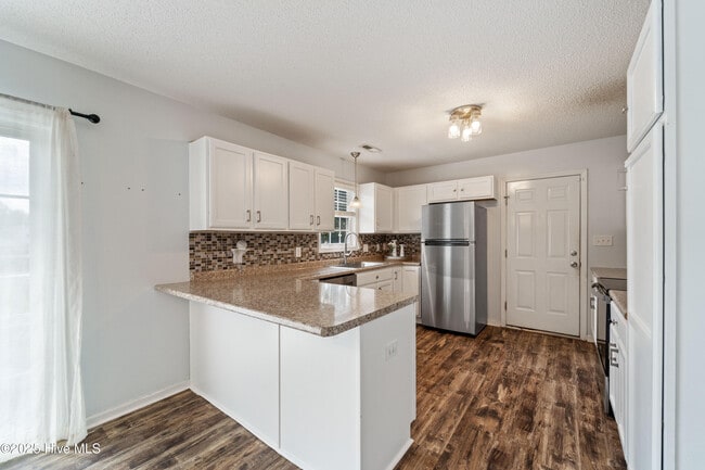 Building Photo - 401 Bret Ct