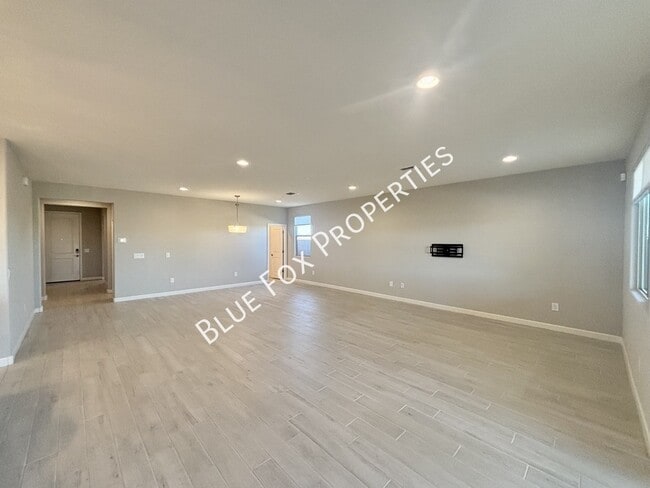 Building Photo - 5536 W Lazy Farm Dr
