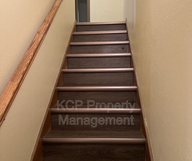 Building Photo - 3210 Phoenix Ave