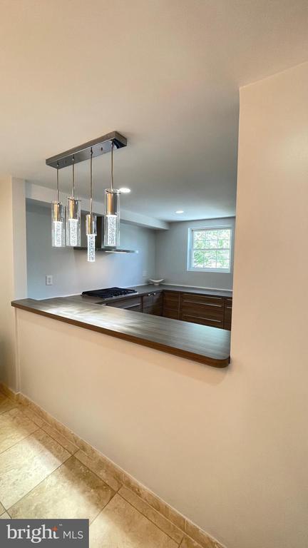 Building Photo - 324 Avon St