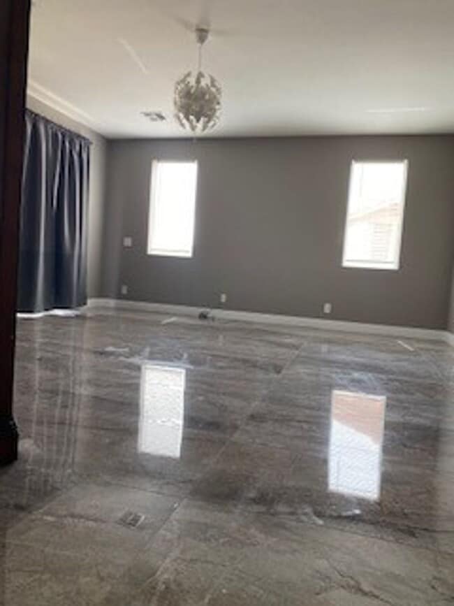 Building Photo - Beautiful 2 story home in Southern Highlands