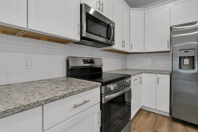 Building Photo - 502 Twin Rivers Dr