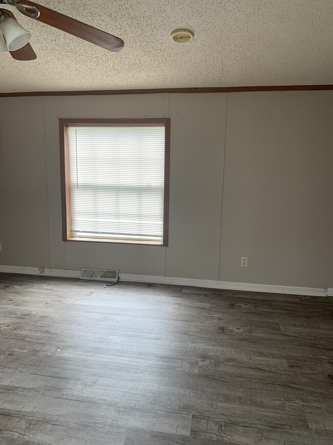 Building Photo - 122 Zackary St