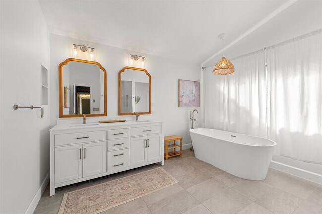 Building Photo - 1611 NW 101st Way