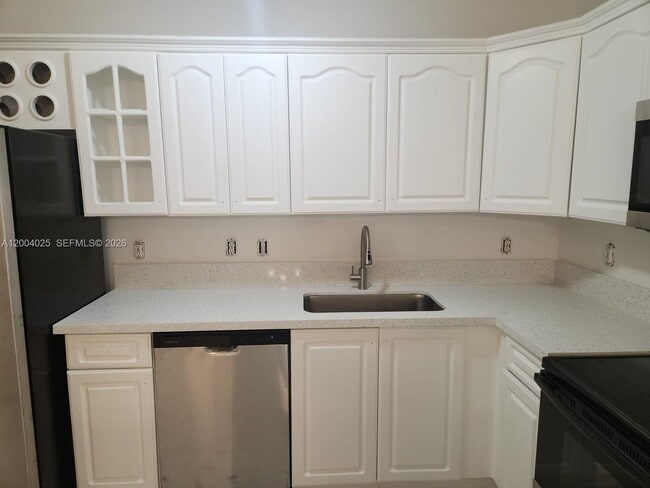 Building Photo - 7570 NW 176th Terrace