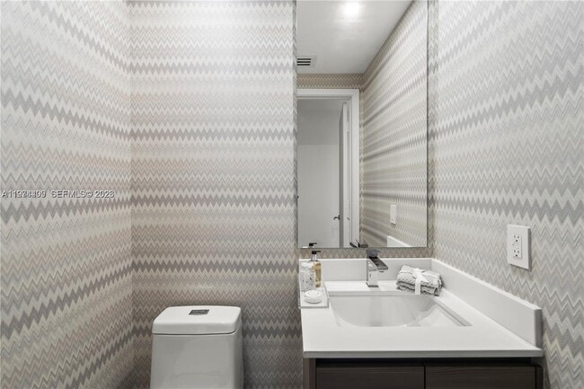 Building Photo - 460 NE 28th St