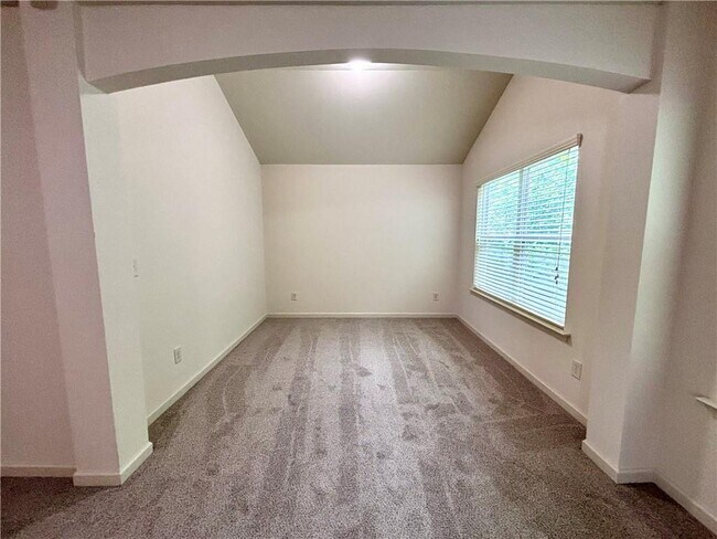 Building Photo - 613 Stonehurst Ln