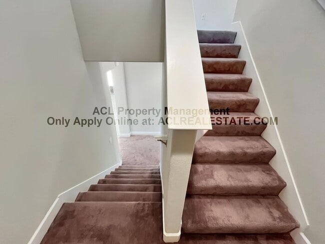 Building Photo - Beautiful 4 Bed / 3 Bath Home with Views —...