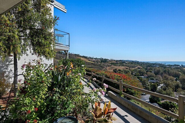 Building Photo - 6240 Tapia Dr