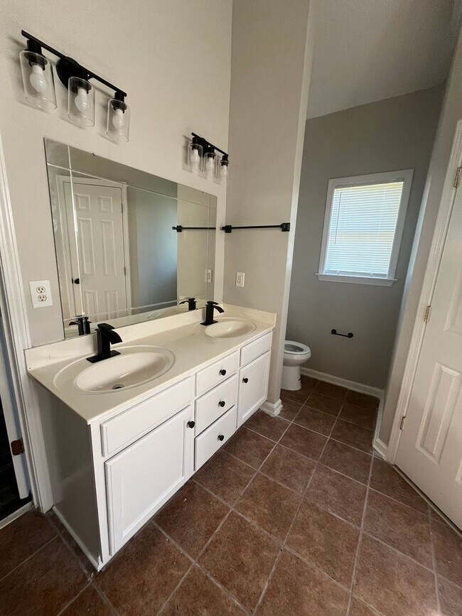 Building Photo - 1686 Frence Creek Cove N