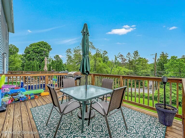 Building Photo - 121 Fern Way