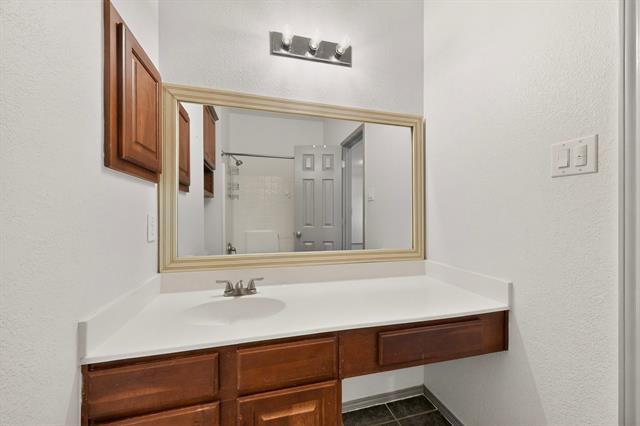 Building Photo - 1409 Clear Creek Dr