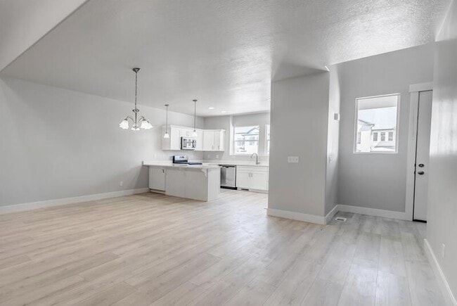 Building Photo - 1487 N 3830 W