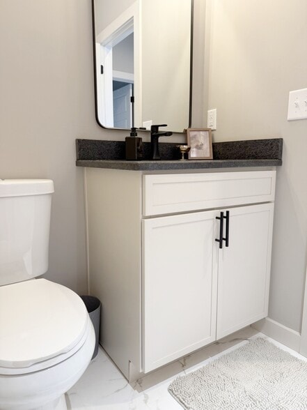 GUEST BATH - 104 Textile Ct