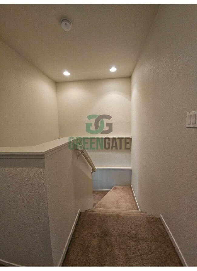 Building Photo - Charming 3 Bedroom 2 Bath Condo in TRACY! ...