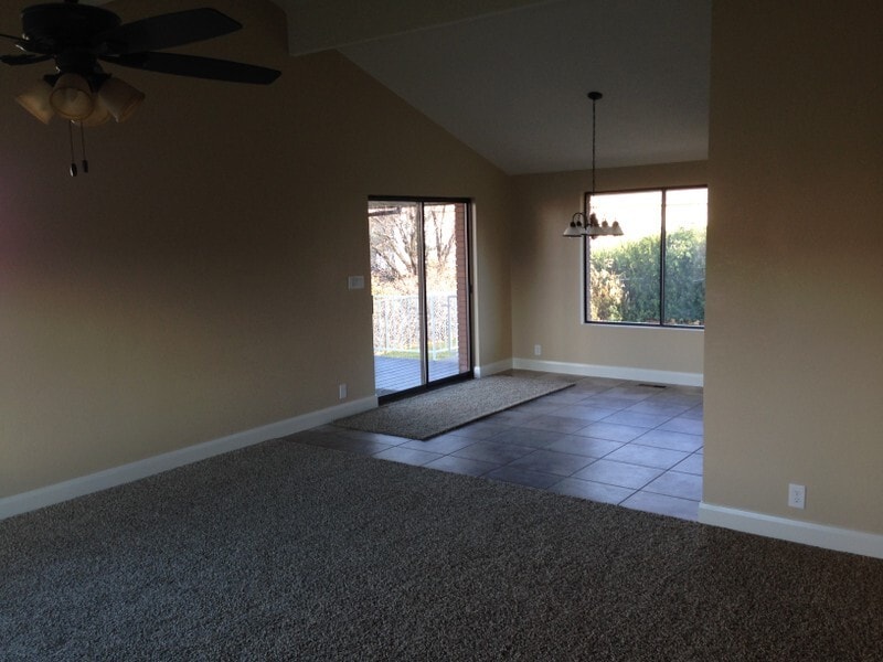 Building Photo - 910 E Fort Pierce Dr