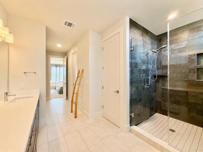 Building Photo - 7915 Floracita Ln