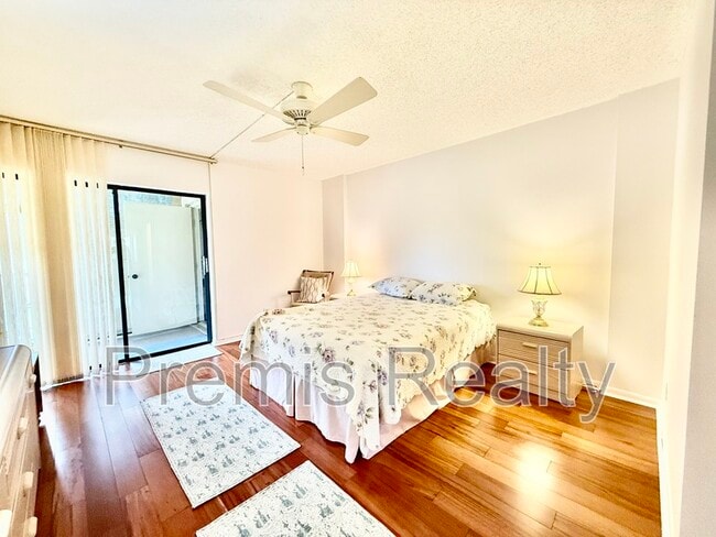 Building Photo - 2900 Cove Cay Dr