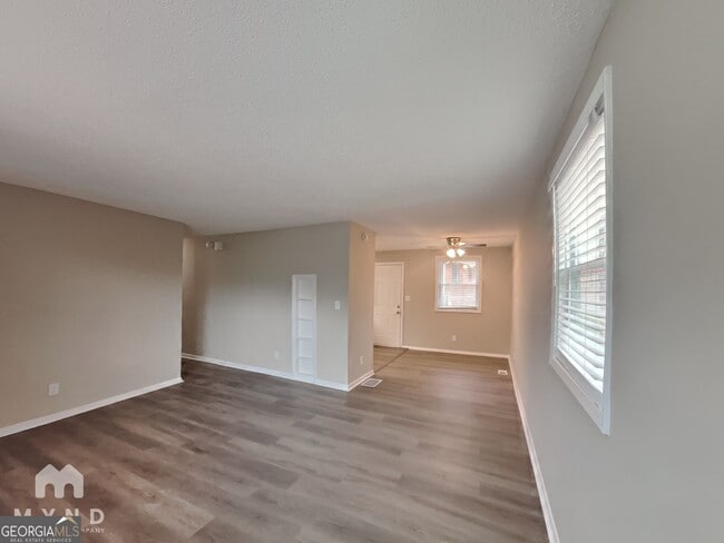 Building Photo - 406 Blair Villa Dr SE