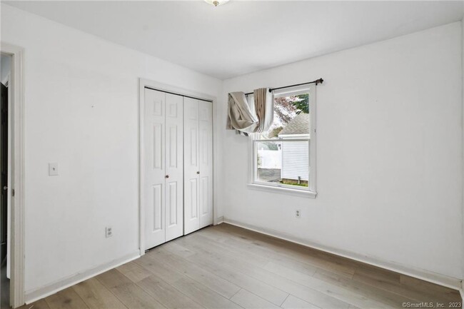Building Photo - 43 W Elderkin Ave