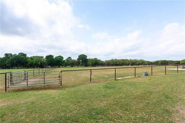 Building Photo - 15000 Fitzhugh Rd