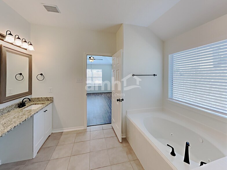 Building Photo - 15334 Sienna Oak Dr