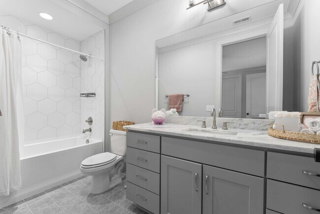 Building Photo - 6368 Alamo Pl