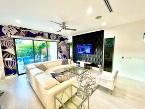 Building Photo - 648 NE 16th Terrace